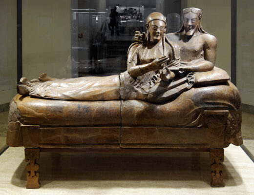 Sarcophagus made of terra cotta. A husband and wife are sculpted on top